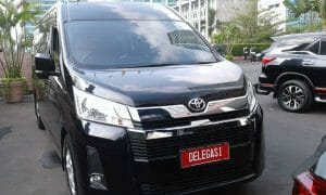 Sewa Hiace Premio Luxury Bekasi
