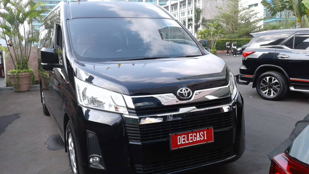 Sewa Hiace Premio Luxury Bekasi, Ready Vip 4 Sampai 10 Seat.