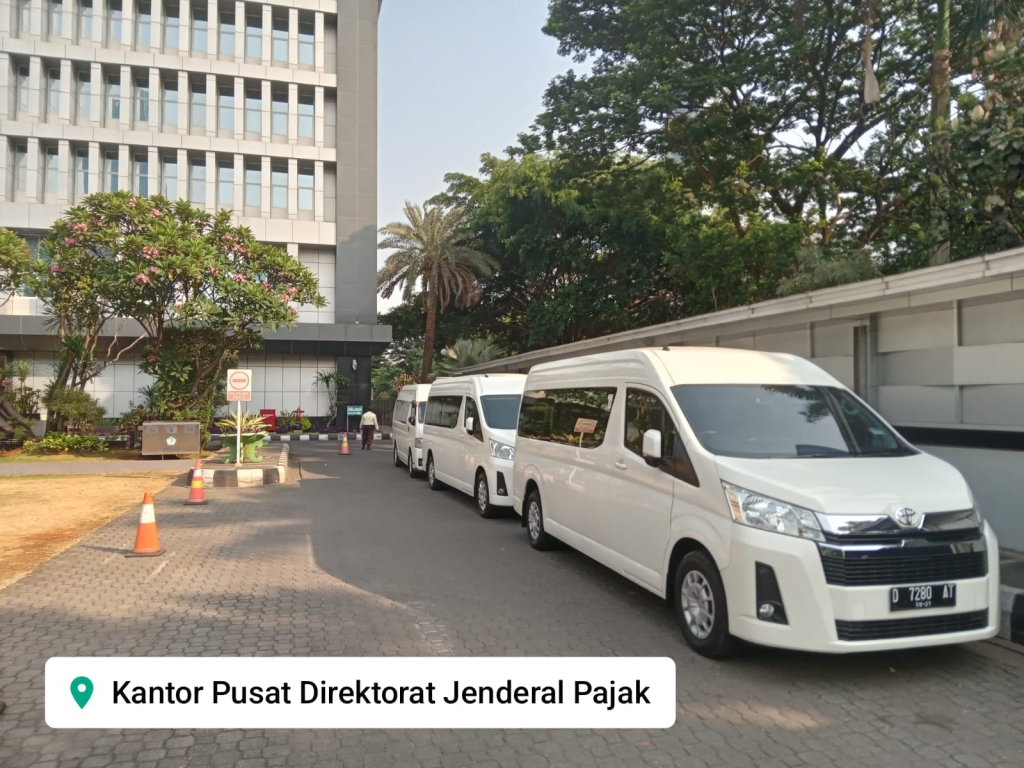 Sewa Hiace Premio Luxury Bogor