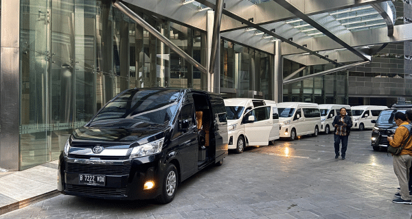 Sewa Hiace Premio Luxury Jakarta
