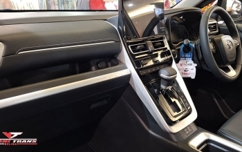 Interior Innova Zenix