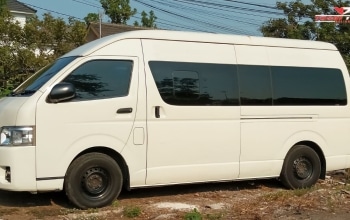 Hiace 14 seat